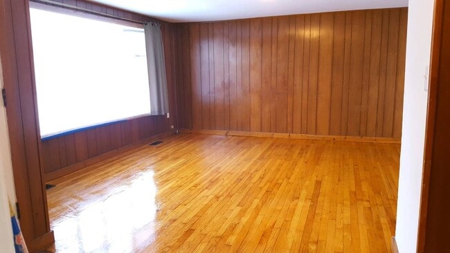 5822 Ethan Allen Hwy unit 4, Charlotte, VT 05445 - photo 2