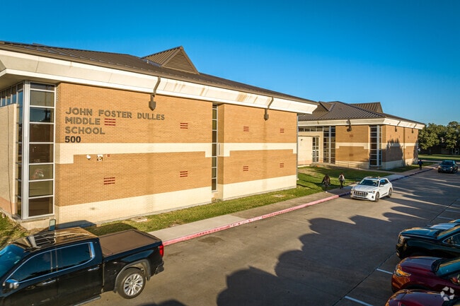 Dulles Middle School in Houston offers a variety of extracurricular activities.