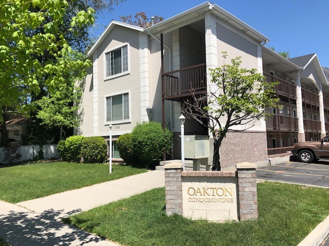 Oakton Condominiums