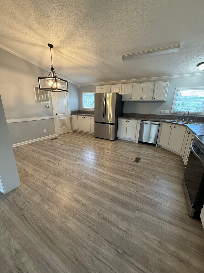 Kitchen/Dining Area