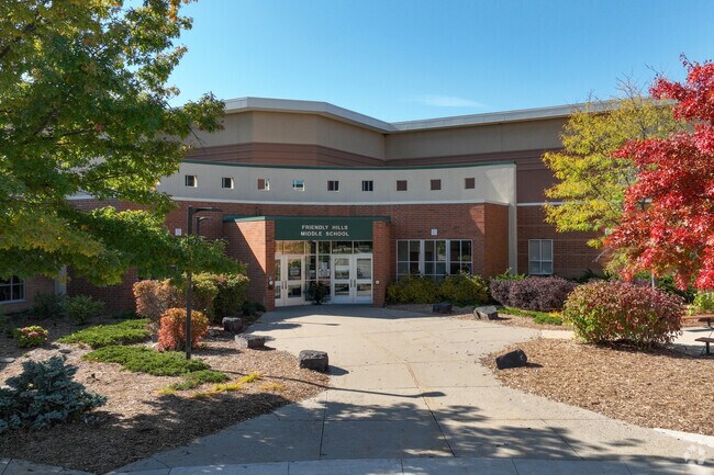 Friendly Hills Middle School offers a student/teacher ratio of 17.