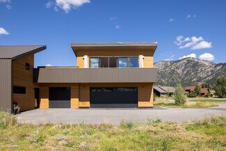 356 Columbine St Unit Guest House, Alpine, WY 83128