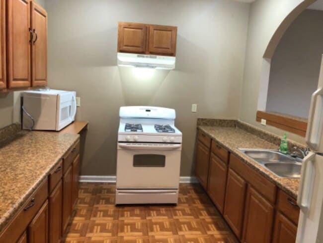 1102 College St, Memphis, TN 38106 - photo 4