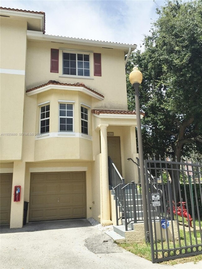 8940 NE 8th Ave, Miami Shores, FL 33138