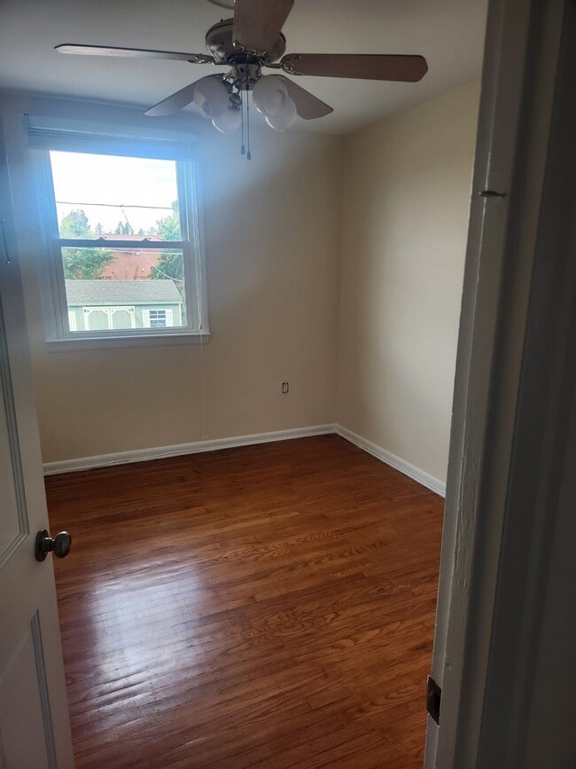1855 Beyer Ave unit 2 FL, Philadelphia, PA 19115 - photo 7
