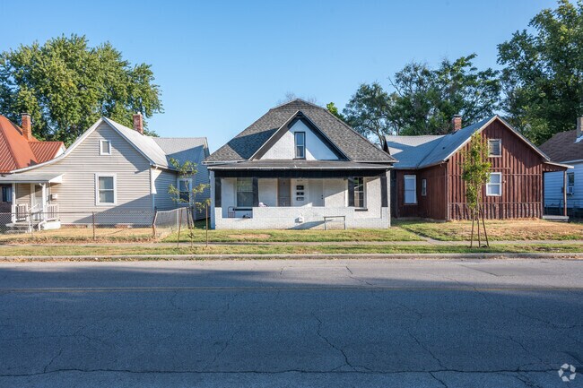 Renovated historic homes in 12 Points often range from $100,000 to $150,000.