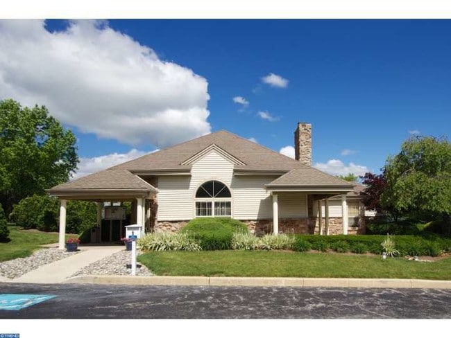 2016 Foxmeadow Dr, Royersford, PA 19468 - photo 2