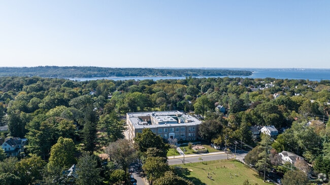 Sea Cliff Elementary School has an A rating on Niche.