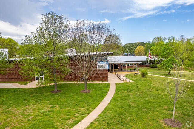 Holland Elementary School  provides Kindergarten through 5th grade education.