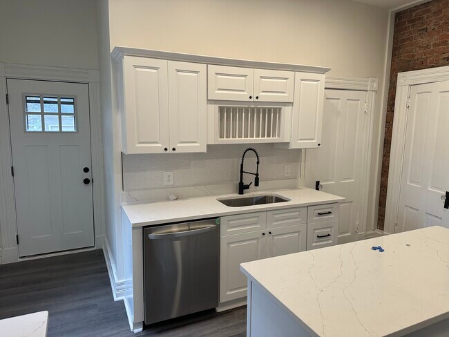 81 Warren St unit 2, Columbus, OH 43215 - photo 3