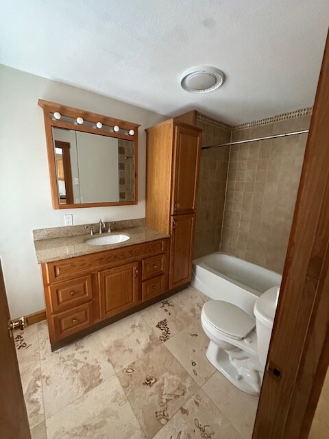 379-385-385 Main St unit 381, Gilbertville, MA 01031 - photo 6