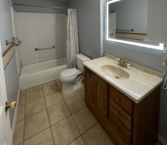 100 Cass Ave unit A4, Dracut, MA 01826 - photo 6