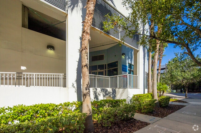 375 S 12th St Tampa, FL 33602-5604