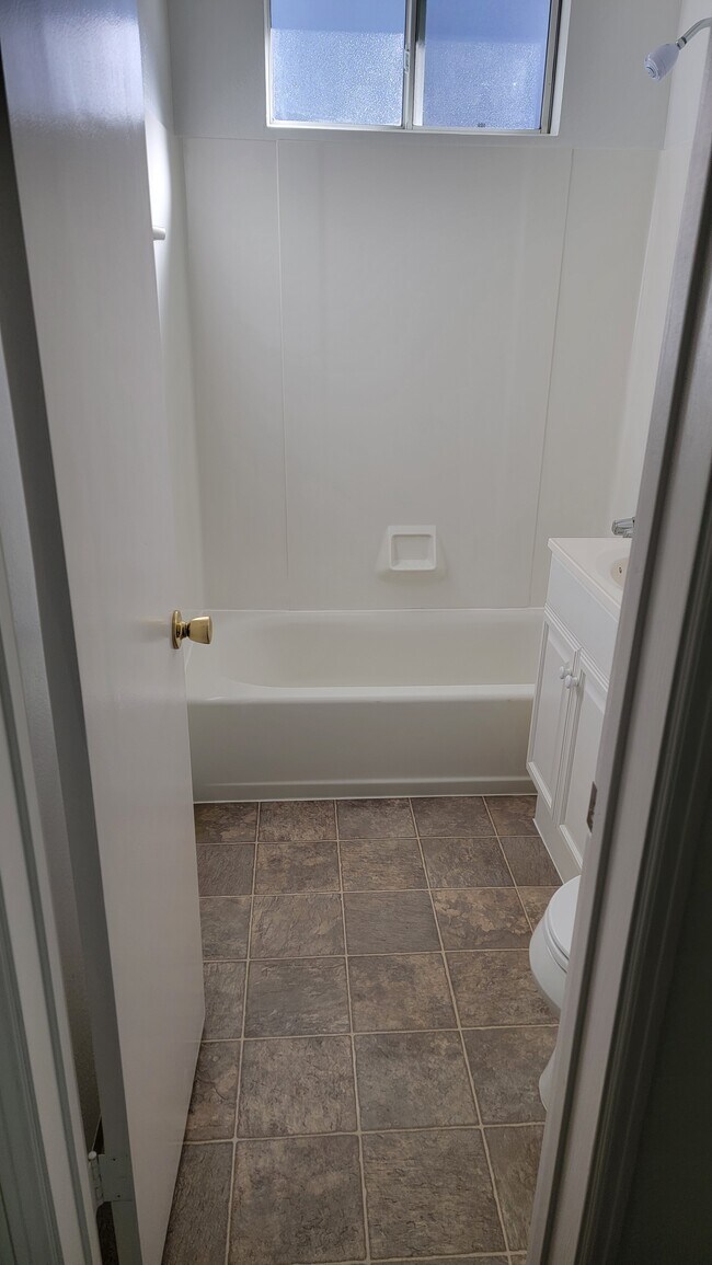 2204 Aviation Way unit North Redondo  Rear, Redondo Beach, CA 90278 - photo 4