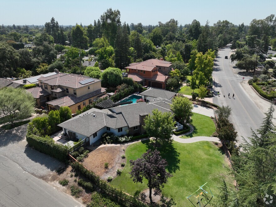 4834 N Wishon Ave, Fresno, CA 93704 - photo 2