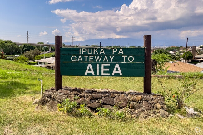 Signage leading into Aiea.