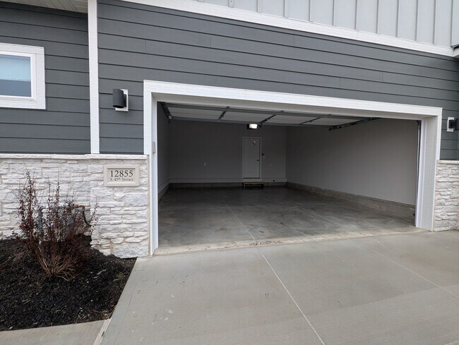 12855 S 45th Terrace, Papillion, NE 68133 - photo 3