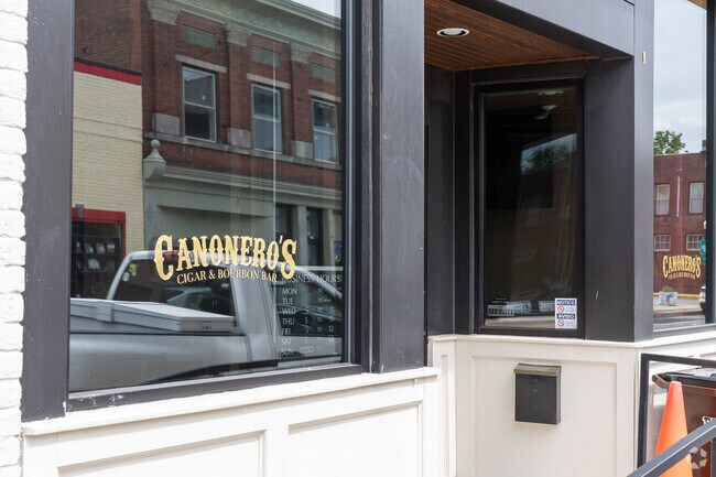 Residents in Little Rock-Plum head to Canonero’s Cigar & Bourbon Bar for premium cigars, a curated selection of bourbons, and a luxurious lounge atmosphere.