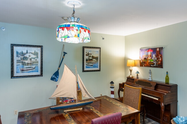 Morton House, Niantic, CT 06357 - photo 5