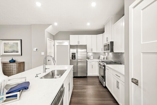 31065 Blooming Ln unit 36227800, Olmsted Falls, OH 44138 - photo 2