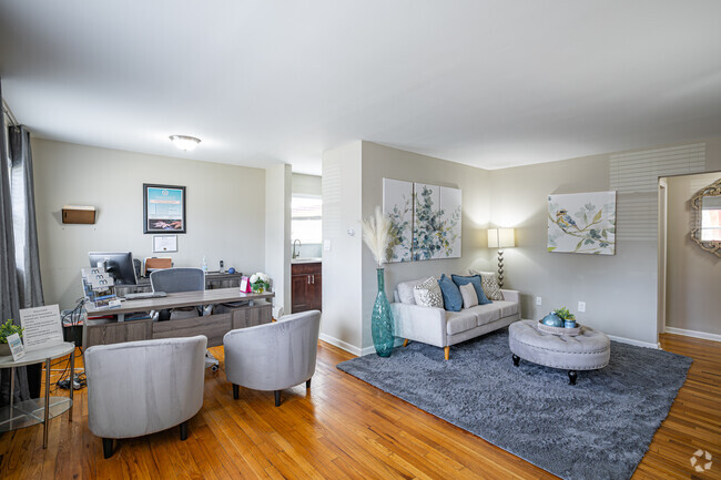 1BR, 1BA - 703SF - Living/Dining Room