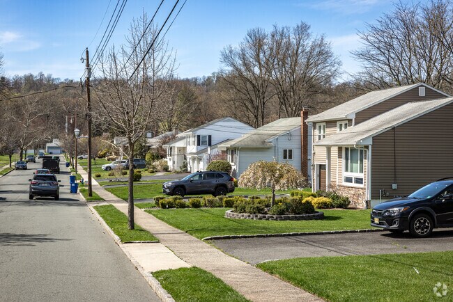 Today, many former Manhattanites have relocated to share in Mountainside’s natural beauty.