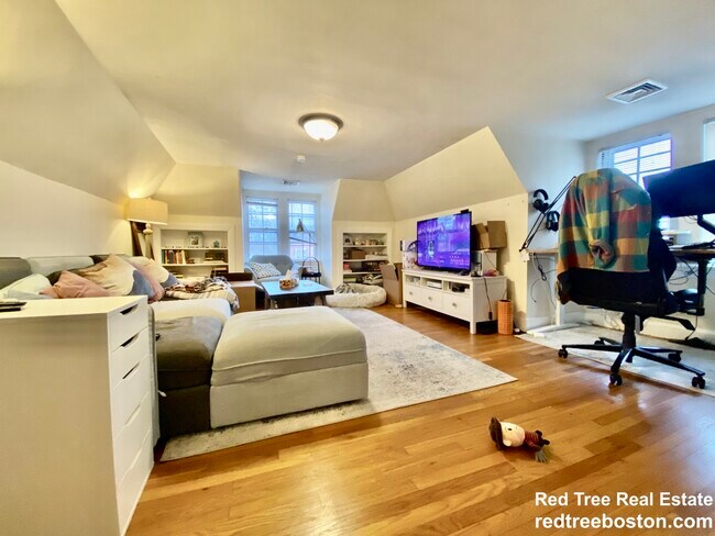 24 Grovenor Rd unit 4, Jamaica Plain, MA 02130 - photo 3