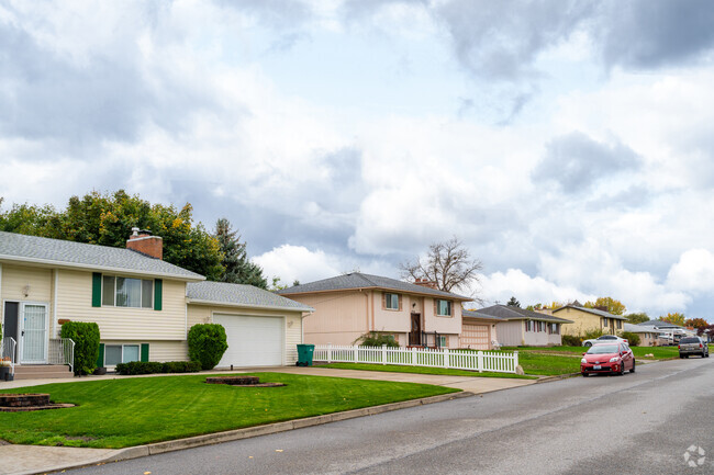 Homes in the Mirabeau neighborhood feature lush green lawns in the fall months.