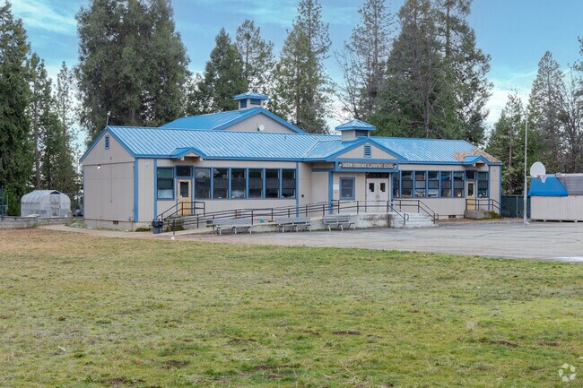 There are 14 students at Indian Diggings Elementary School.