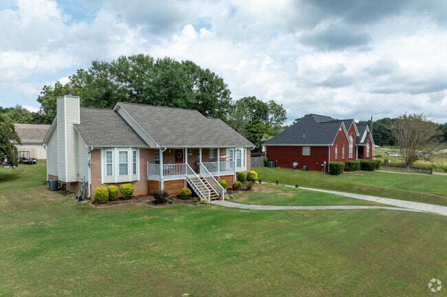 Ranch and craftsman style homes grace the streets of Mount Olive.