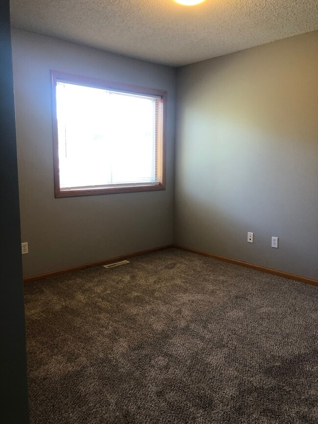 525 Tanager Path, Mankato, MN 56001 - photo 6