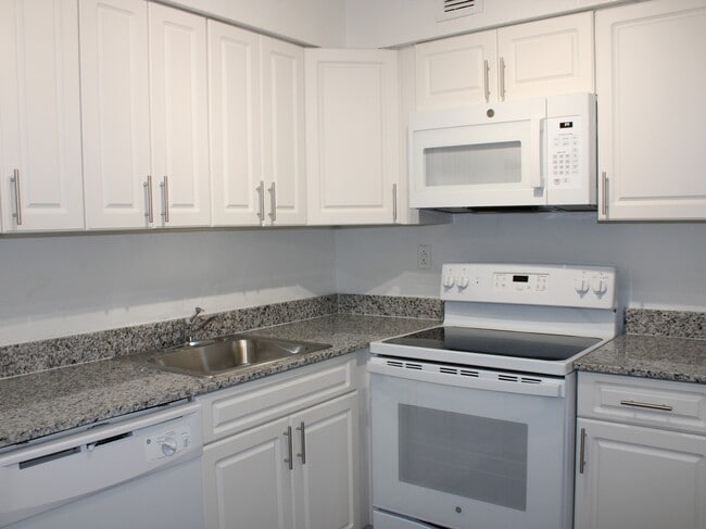 Suncoast Place Apartments, North Miami Beach, FL 33162 - photo 5