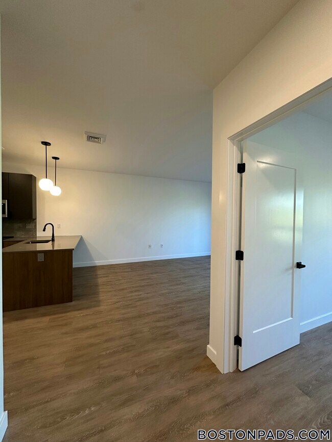 199 Gardner St unit 208, Boston, MA 02132 - photo 5