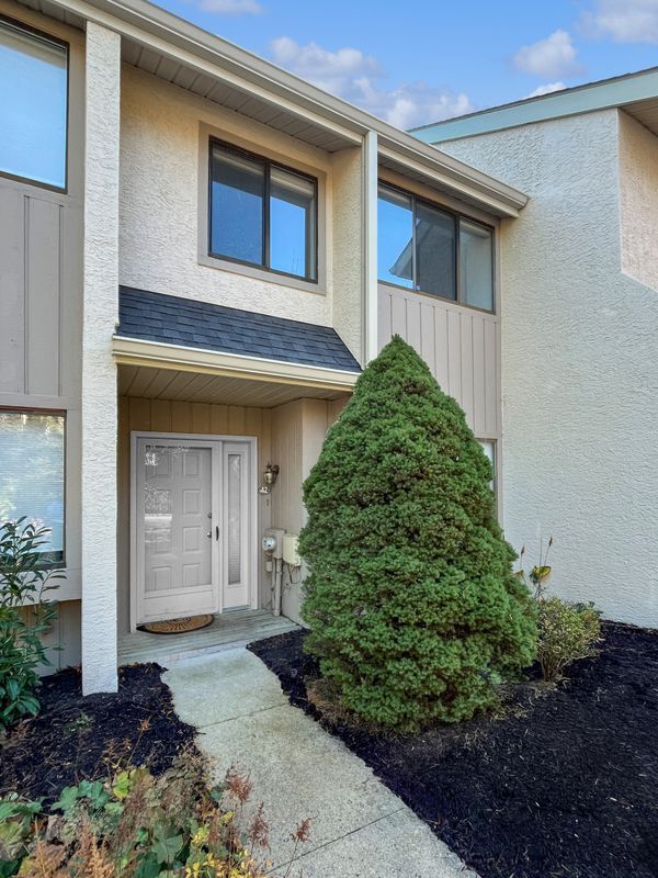 42 Landmark Dr, Malvern, PA 19355