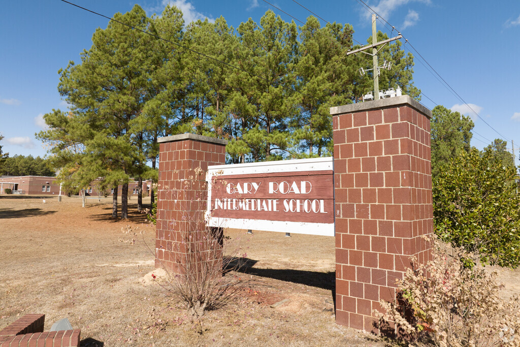 Gary Road Intermediate School serves 818 students.