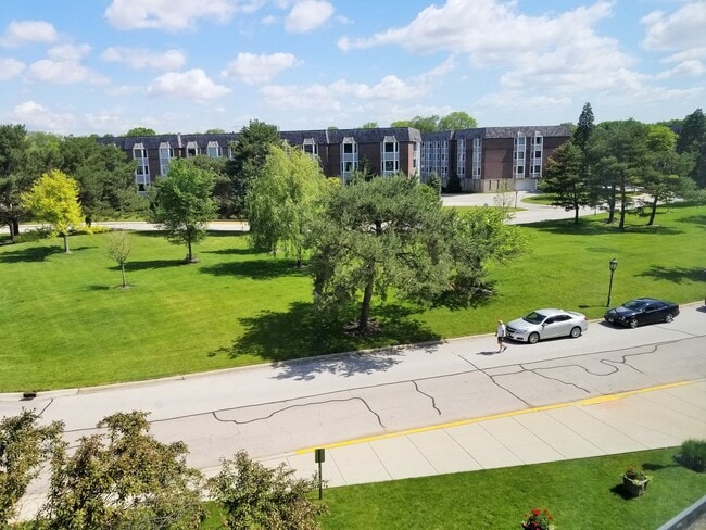 400 Ascot Dr unit 2D, Park Ridge, IL 60068 - photo 2