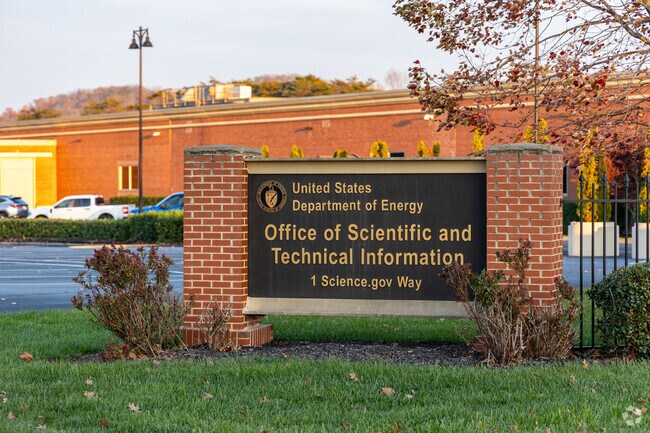 The Department of Energy is a major employer in Oak Ridge near Marlow.