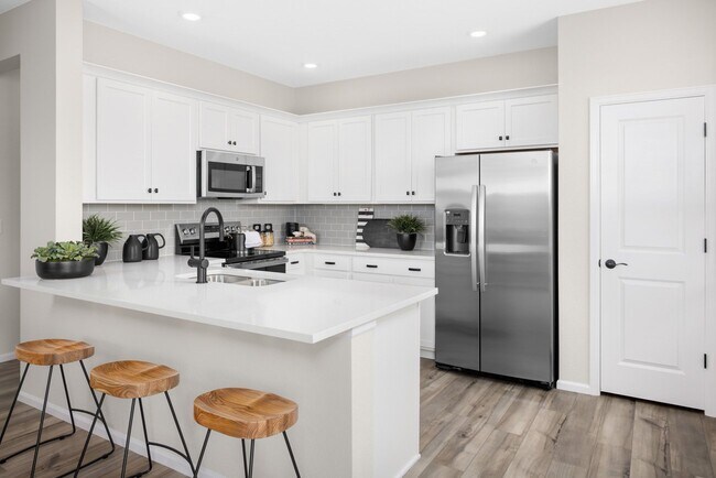 5441 N Eaton Park Way unit 36475408, Aurora, CO 80019 - photo 2