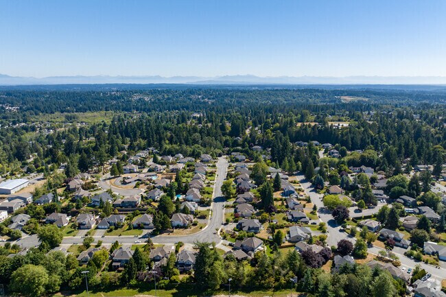 Residential homes in Mountlake Terrace are modern and large.