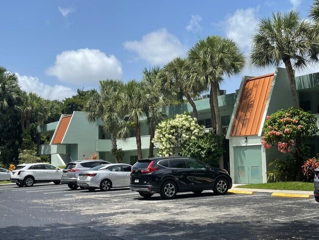 933 Cypress Grove Dr unit 204, Pompano Beach, FL 33069 - photo 5