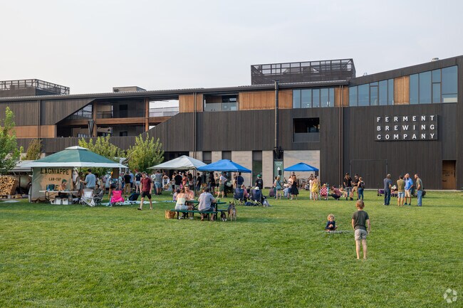 Enjoy live music and local brews on the lawn at the Summer Concert Series in Hood River.