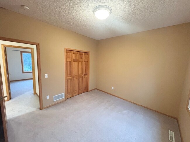 15014 Valley View Place, Savage, MN 55378 - photo 7