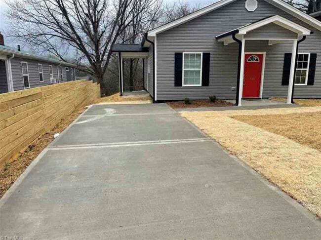 1110 Thurmond St, Winston Salem, NC 27105 - photo 3