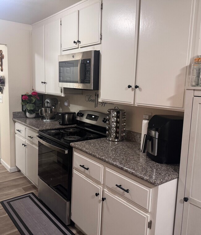 21071 Gary Dr unit PRIMARY BEDROOM, Castro Valley, CA 94546 - photo 4