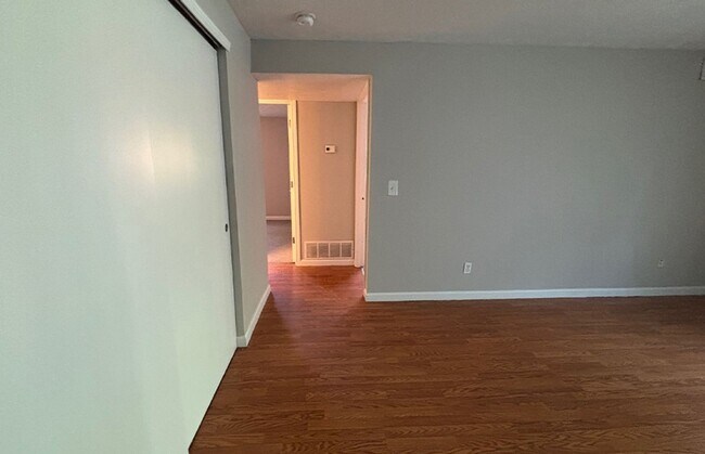 525 Lowell Ave unit 525-08, Cincinnati, OH 45220 - photo 2