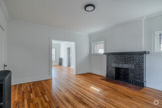 2756 Hampshire Rd, Cleveland Heights, OH 44106