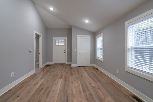 610 4th St NW unit 1, Grand Rapids, MI 49504 - photo 6