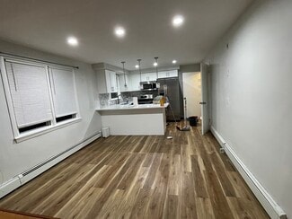 321 Budlong Rd, Cranston, RI 02920