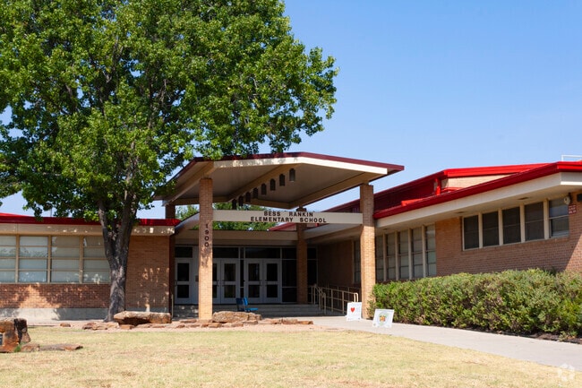 Rankin Elementary School provides education in the neighborhood of 
Arlington.