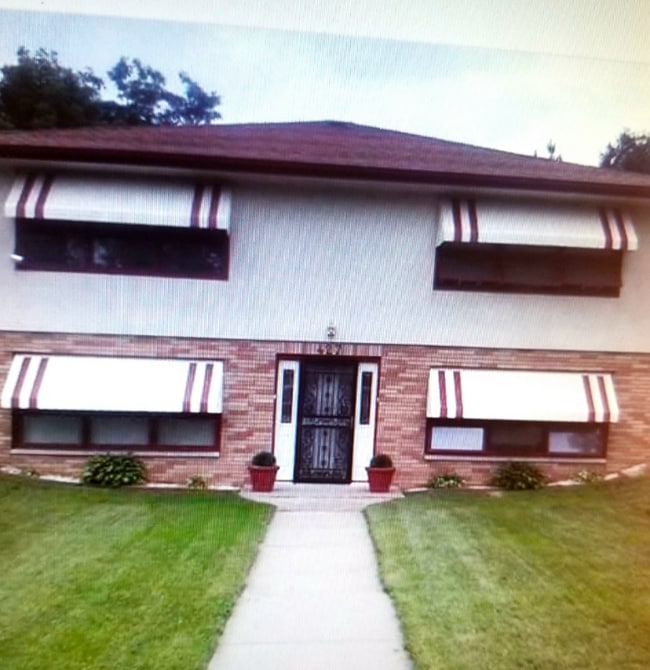 427 20th Ave S Unit B, South Saint Paul, MN 55075
